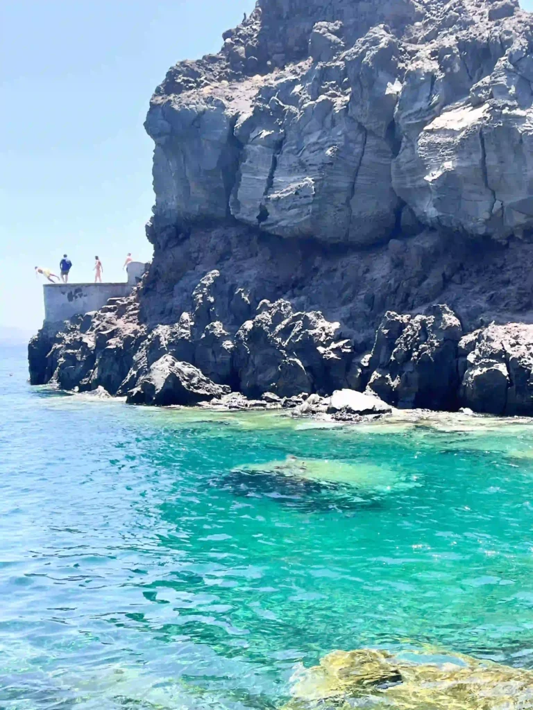 armonia beach santorini